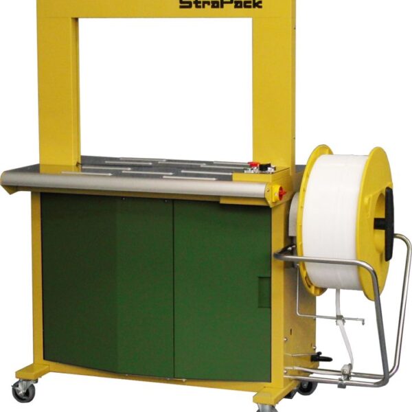 Vista de la flejadora automática SQ-800 con el arco abierto de 1250×1000 mm, destacando su diseño industrial y tamaño.