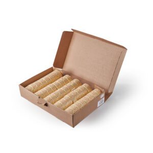 Caja de Etiqueta blanca de 26x16 mm impresa con número de lote y fecha de consumo preferente.