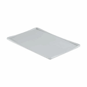 Vista superior de la Tapa para Cajas de Plástico, destacando su color gris y su diseño robusto.