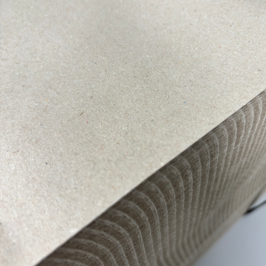 Detalle del papel de relleno para proteger mercancía de Fijaplast 03817