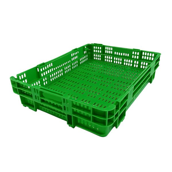 Un primer plano de la caja alimentaria de plástico apilable mostrando sus perforaciones, ideales para la ventilación de productos frescos. 20151