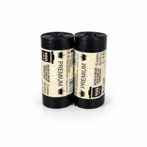 varios rollos de bolsas de basura negra